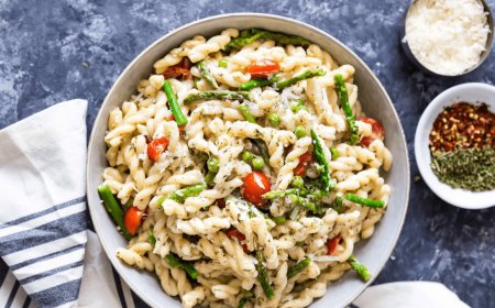 Creamy Garlic Butter Pasta with Vegetables