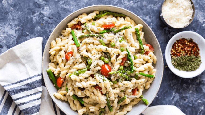 Creamy Garlic Butter Pasta with Vegetables