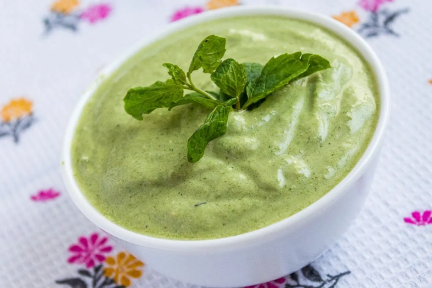 Mint Chutney (Pudina Chutney)